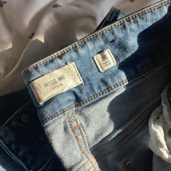 Miss Me jeans size 28, medium wash - Picture 3 of 3